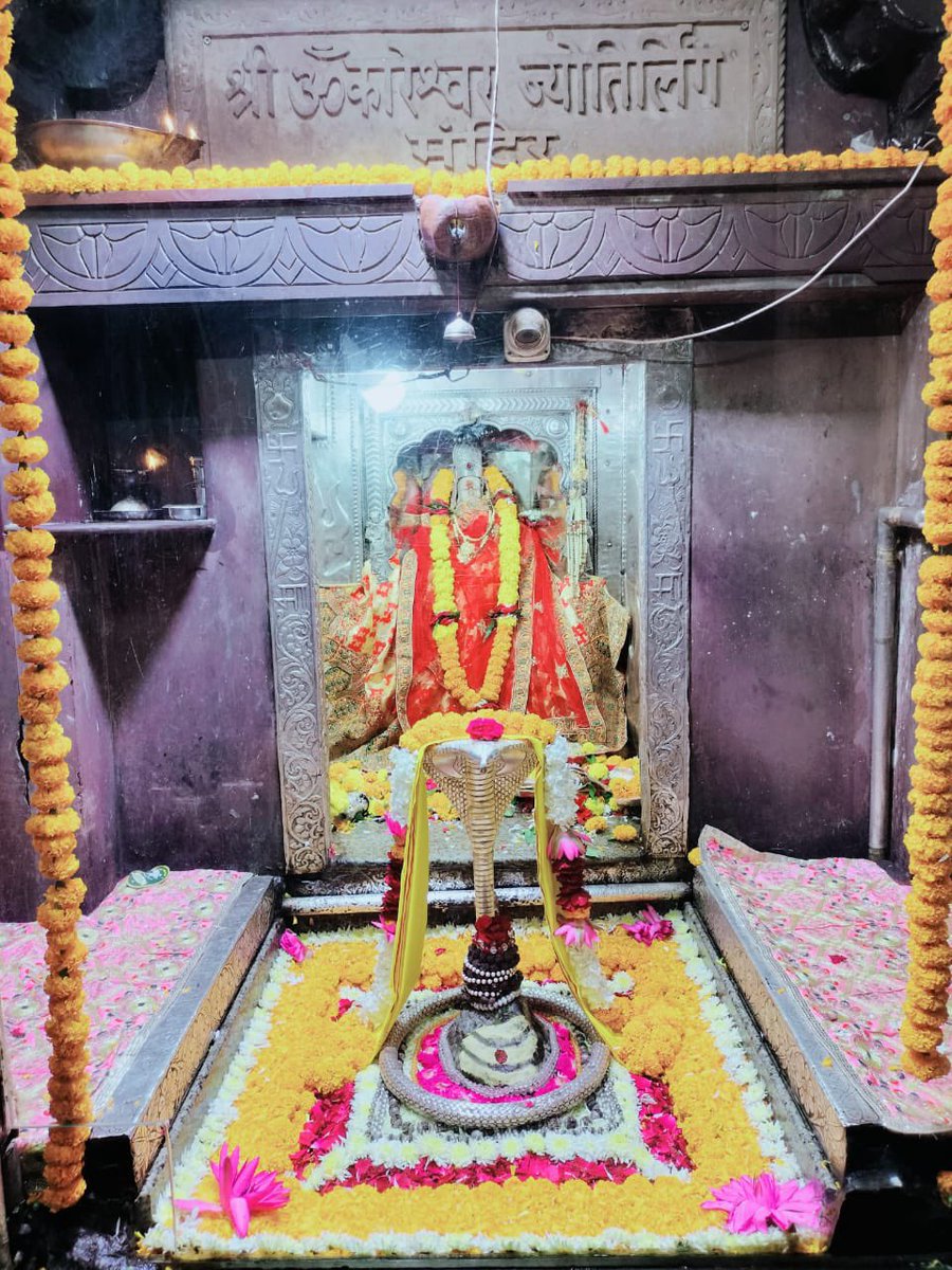 12Jyotirling's tweet photo. श्री ॐकारेश्वर ज्योतिर्लिंग जी के आज के संध्याकाल आरती श्रृंगार दिव्य दर्शन  30.09.2022 https://t.co/JELALck5Nk