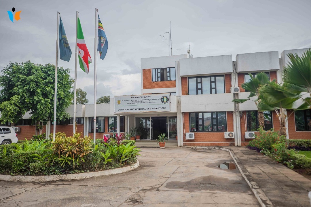 MagazineJimbere's tweet photo. 🔴 Digitalisation du Commissariat Général des Migrations: les demandes de documents de voyage (passeport, laisser-passer, visas...) se feront désormais en ligne via le site: https://t.co/q7xdWjHqyZ

✍🏾 Annonce du @MininterInfosBi ce 30/09/2022 https://t.co/iM5ex3jor7

#Burundi https://t.co/qoZrSyqRtS