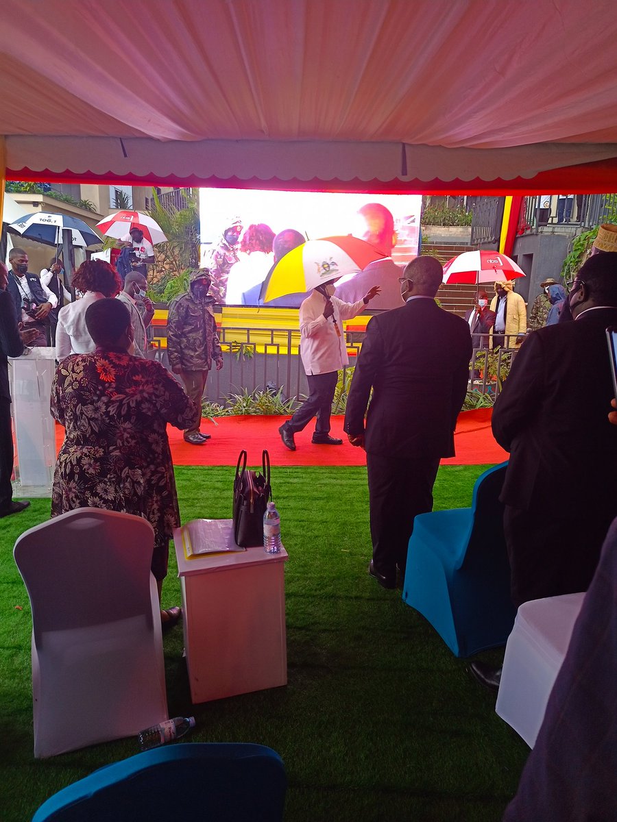 OfwonoOpondo's tweet photo. President @KagutaMuseveni has concluded the @nextmediaug #Park launch. He is heading to nextdoor to launch #Skyzhotel then to #Matuga on #BomboRd for a factory launch. @UgandaMediaCent https://t.co/P2QyzXzEED