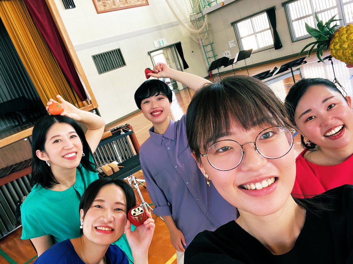 micromacroperc's tweet photo. 【ミクマク音楽鑑賞教室おしまい】

下村、中野、成末、馬場の4名で浜松市内の小学校の音楽鑑賞教室に行ってきました

みんなのキラキラした目に元気をもらいました☀️
アシストしてくれた山邊にも大感謝🙇‍♂️

保護者さんからオリジナルのメッセージカードとプレゼント🎁
うれしい💐

明日いよいよ公演🌟 https://t.co/f8nDUzi3f2