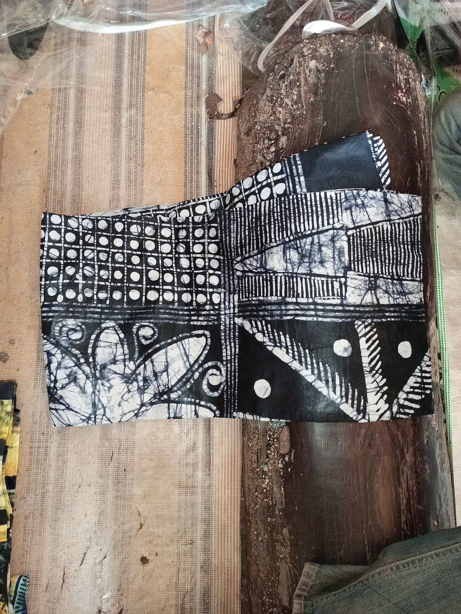 official02's tweet photo. Kindly patronize my Adire collections guys🥰
We are in Abeokuta, serving you Adire in fabrics materials, Shirts, shorts, Tees, and so on.
I am a message away guys🙌 https://t.co/PEBk74lDe6