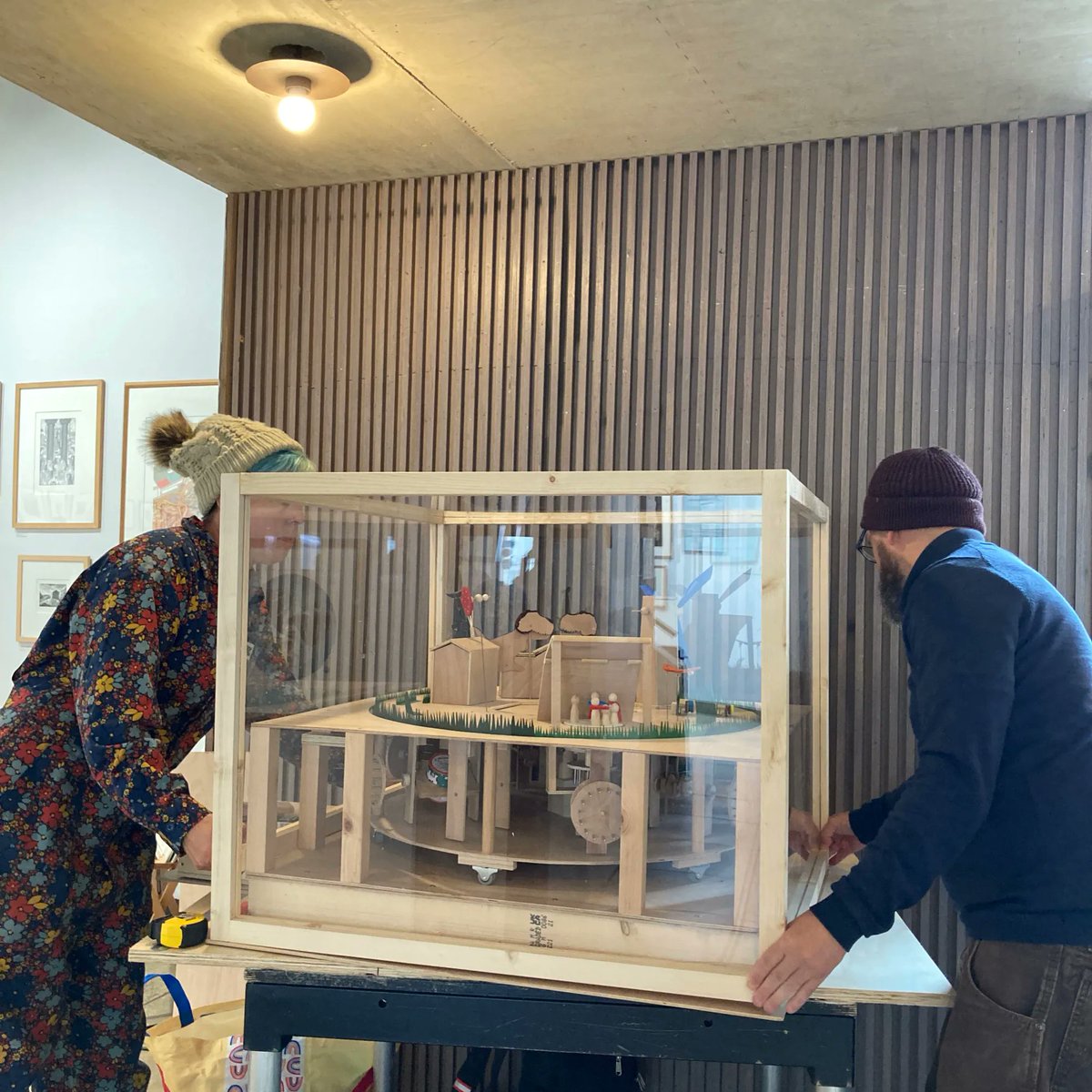 tinyideasoxford's tweet photo. You’ve got until the end of Sunday to see and play with the wonderful Oxford in a Spin automaton @onegoodturntoys built for the festival! It’s in the gallery at @TheNorthWall - don’t forget to get your free Tiny Ideas stickers whilst you’re there! #tinyideas2022 https://t.co/dOxfVKaLPm