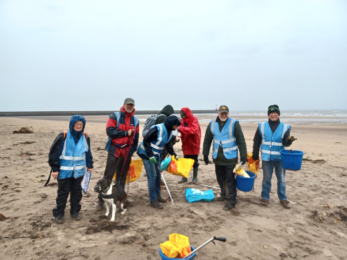 Proper horrible day for a beach clean and survey at Spittal Beach for the #greatbiggreenweek, but the Hardy folk of Berwick turned out to help, well done <a href="/BerwickYouth/">BYP</a> @BerwickCAN
