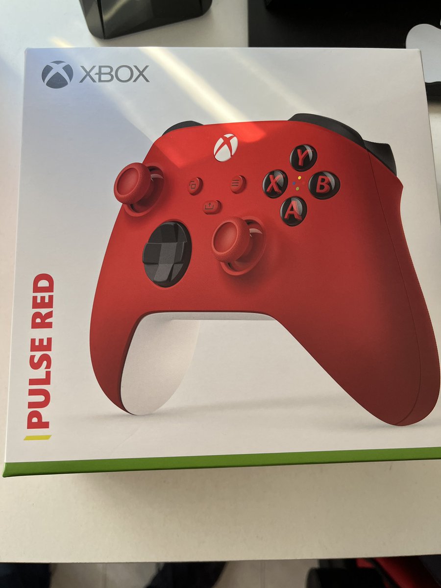 bruku19's tweet photo. Pues mando #PulseRed #Xbox adquirido con los #RewardsPoints tenia muchas ganas de tenerlo en rojo #XboxSeriesX 🤩 https://t.co/CqC9fuoW4q