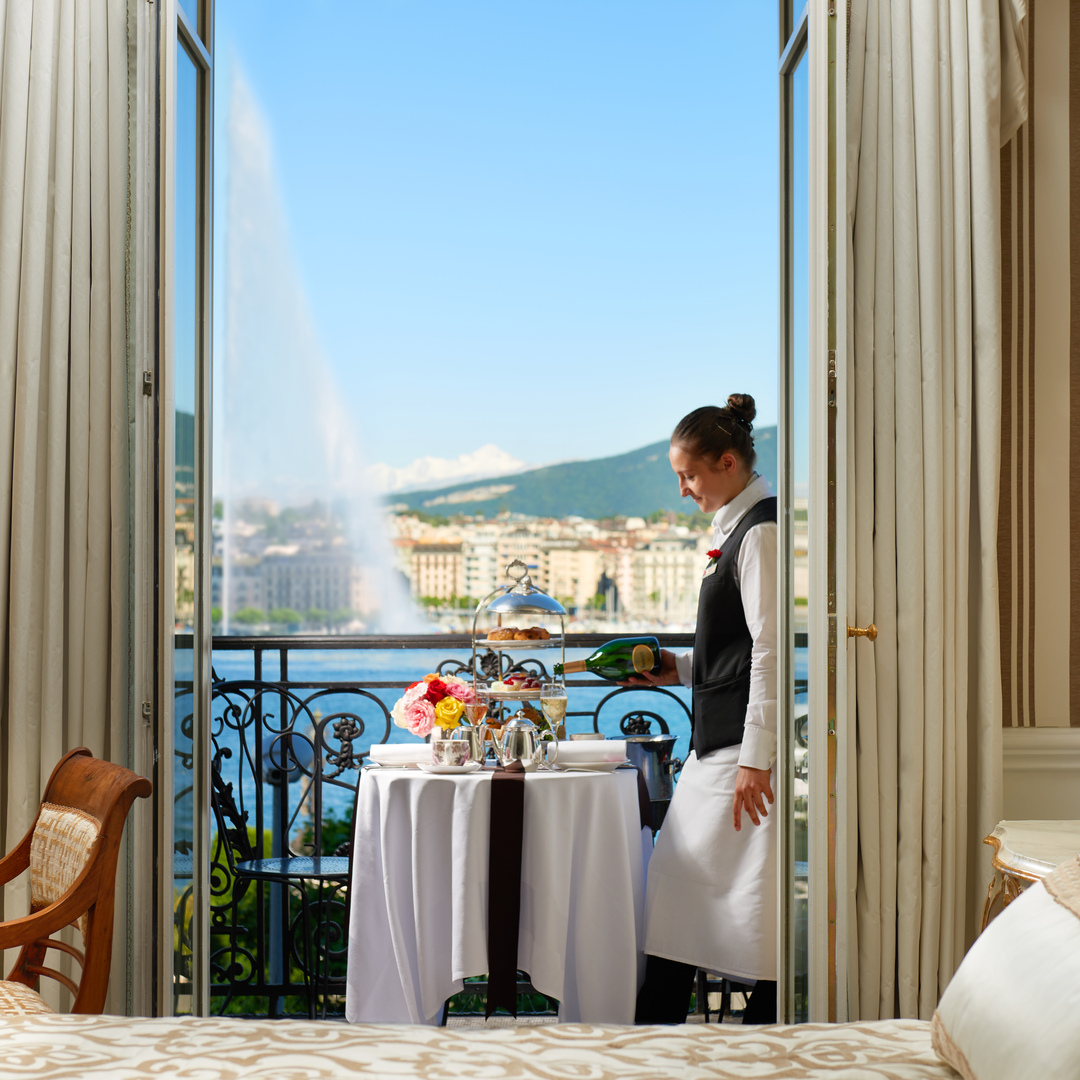 red_carnation's tweet photo. It's #NationalHospitalityDay!
Our teams are passionate about their roles and dedicated to providing an excellent experience for all guests. If you would like to be part of the #RedCarnation team, head to our current vacancies on our website. https://t.co/J4diEEPDwP