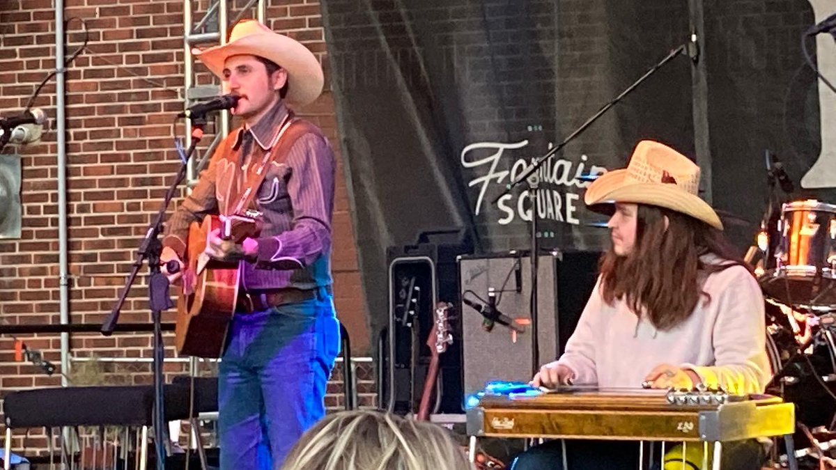 pjislandgirl's tweet photo. Great show last night @thehifiindy
Super talented #JesseDaniel opening for @USAquarium
Thanks @Do317 for the tickets #DoStuffMore
FYI for $5/month they’ll hook you up too 🤘🏻 https://t.co/i8dFbrYY2D