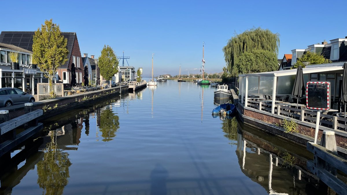 Het is weer een plaatje vanochtend. Heerlijk zonnetje, nog bijna windstil. Kortom, heerlijk. #ditisfriesland