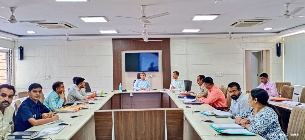 CollectorArv's tweet photo. કાયદો અને વ્યવસ્થા સમીક્ષા બેઠક. ખોરાક- ઔષધ નિયમન,પ્રદૂષણ નિયંત્રણ બોર્ડ,બાળ સુરક્ષા,ખાણ ખનીજ,કાનૂની માપ વિજ્ઞાન, પ્રાદેશિક વાહન વ્યવહાર કચેરી,સમાજ સુરક્ષા, તોલમાપ વિભાગ તેમજ મદદનીશ શ્રમઆયુક્ત કચેરી કામગીરીની સમીક્ષા સહ રીવ્યુ કરવામાં આવ્યું.
@CMOGuj @pkumarias @HMofficeGujarat https://t.co/g2grdQdAAE