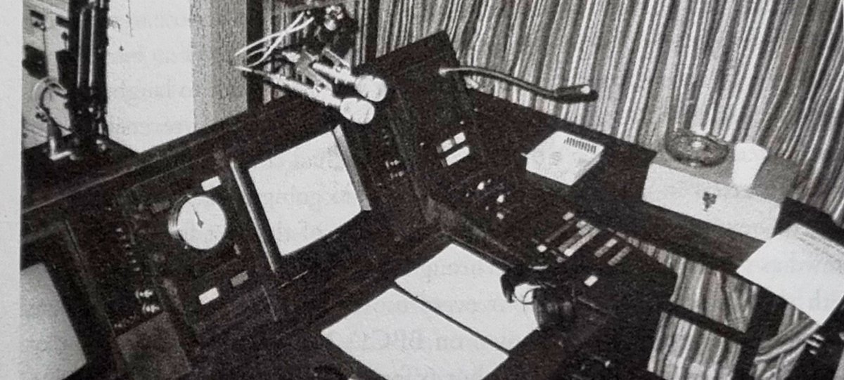 peterdickson's tweet photo. @DannyCowanVO This a rare shot of the #BBC1 promo booth taken in 1987 where I worked alongside the great Ray Moore and John Braben. All very analogue and edge of the seat stuff! Happy days. #BBCPresentation #TVcontinuity @BBCOne https://t.co/VpKiRG0tDl