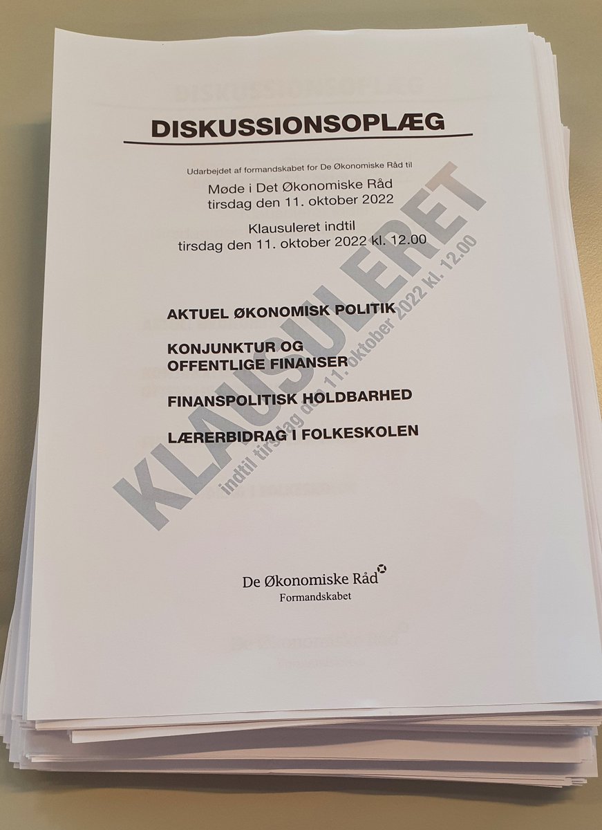 DORsSekretariat's tweet photo. Efterårets rapport fra #vismænd om #dkøko er klar til tryk! Rådsmedlemmer og presse får et klausuleret eksemplar, som diskuteres på rådsmøde 11/10 kl. 9.30 og pressemøde kl. 12.30 i Eigtveds Pakhus https://t.co/BUbrzT4tBz
