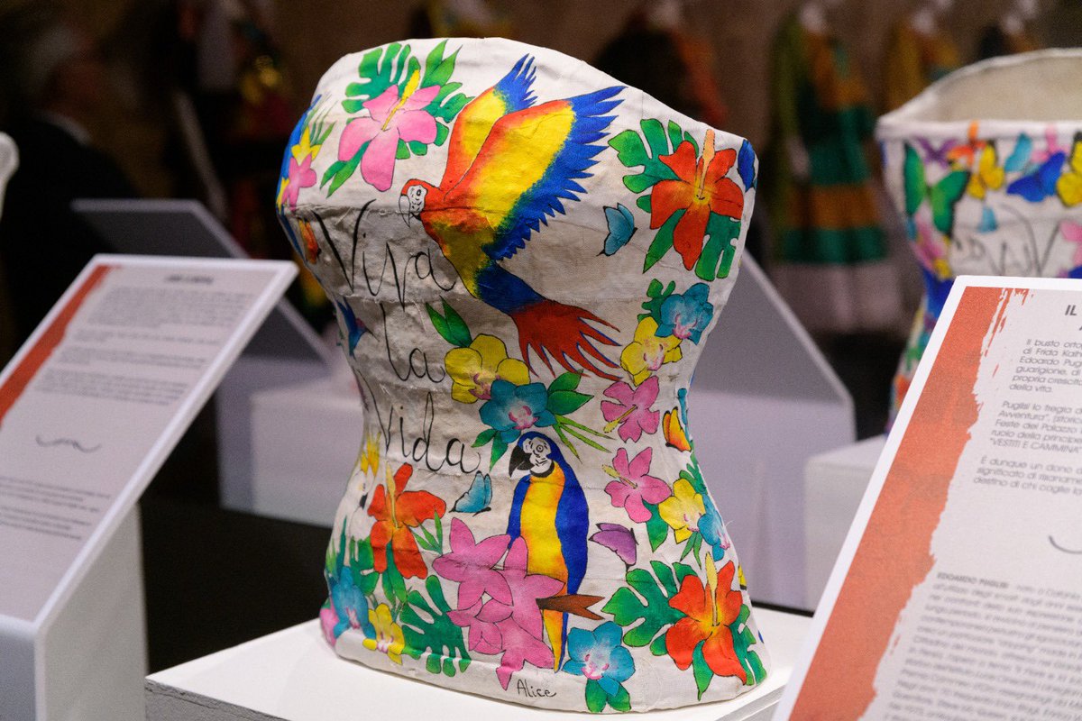 Difesa_Servizi's tweet photo. A Torino la presentazione della mostra multimediale “FRIDA KAHLO - Il Caos Dentro” allestita al Museo Storico Nazionale d'Artiglieria dell’@Esercito al Mastio della Cittadella. 
L’iniziativa rientra nelle attività di valorizzazione dei Musei Militari condotte da @Difesa_Servizi https://t.co/0faomtrmtO