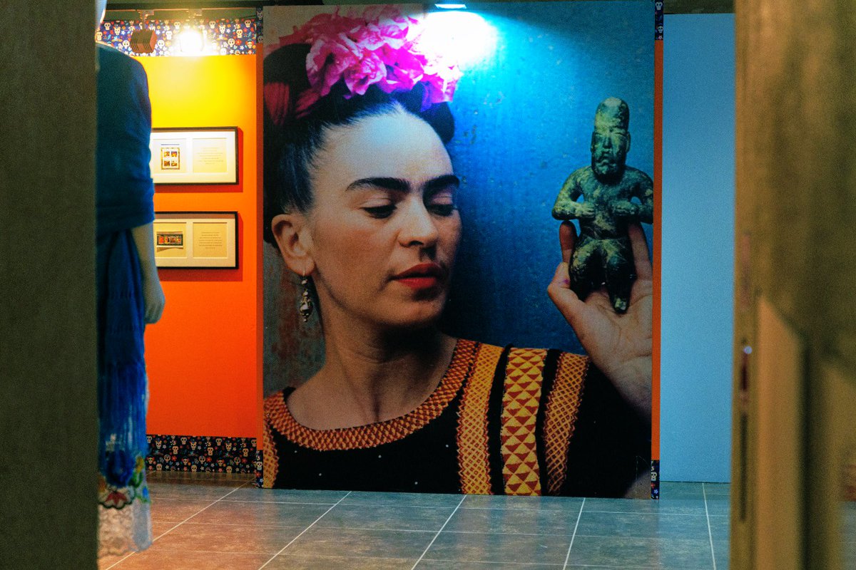 Difesa_Servizi's tweet photo. A Torino la presentazione della mostra multimediale “FRIDA KAHLO - Il Caos Dentro” allestita al Museo Storico Nazionale d'Artiglieria dell’@Esercito al Mastio della Cittadella. 
L’iniziativa rientra nelle attività di valorizzazione dei Musei Militari condotte da @Difesa_Servizi https://t.co/0faomtrmtO