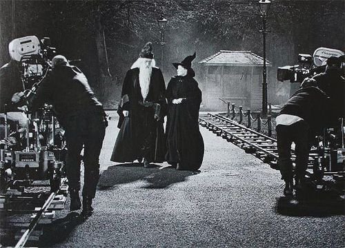 Hogwartssite's tweet photo. Esta foto se hizo hace 21 años y fue la primera imagen de Harry Potter. No digas nada, solo haz RT. https://t.co/6kb5RcDiYn