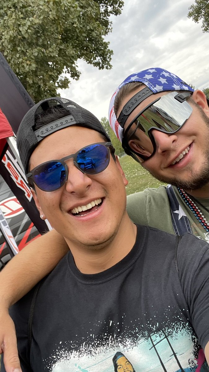 BCriollo's tweet image. Con mi pana Gringo que no se quien chucha es pero el motocross une a la gente 🫶🤘🏼