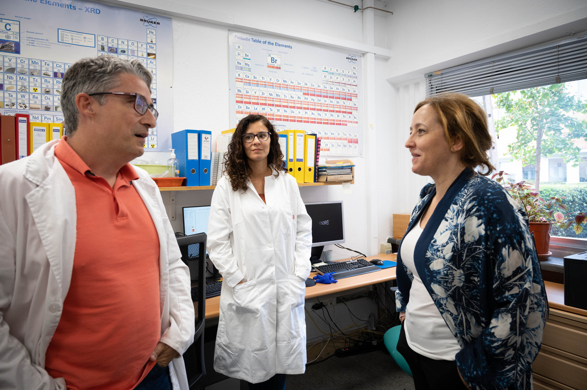 CSIC's tweet photo. El Instituto Eduardo Torroja (@ietorroja) investiga en la construcción y sus materiales. Ayer acogió la Jornada de Materiales Sostenibles, Economía Circular y Rehabilitación de @plataformaptec, con la asistencia de la presidenta del CSIC, @delPinoE, y su director, Ángel Castillo. https://t.co/smrq5Fk9Le