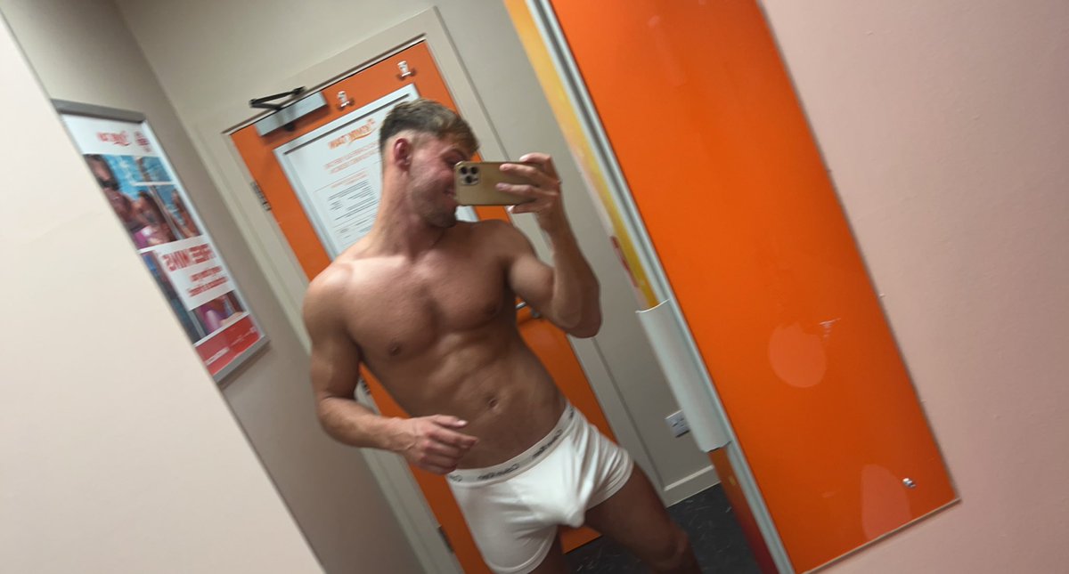 camerondade1's tweet photo. After a few days of Twitter stopping me logging in I’m finally back 😈 https://t.co/732rtVN2X6