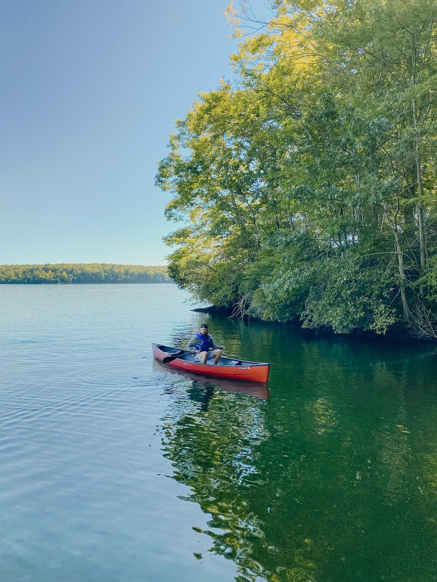 RBSBoating's tweet photo. Fall is here, and air and water temperatures are cooling down nationwide. Keep this in mind as you prepare to spend time recreating on the water! We recommended checking the weather before your trip, wearing thin layers, and packing a water bottle to stay hydrated! https://t.co/teNO5Ssnir