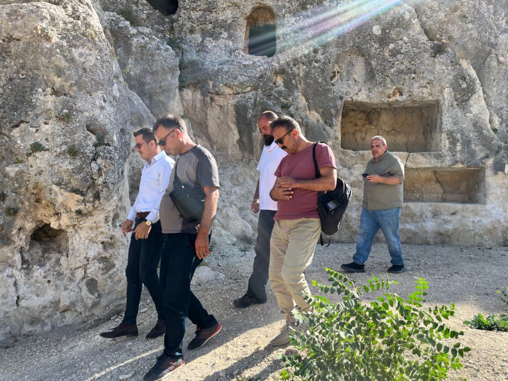 naboniduser's tweet photo. Ermenek Kaymakamımız Sayın @kerimmeral29 çalışma yaptığımız kazı alanlarını #sbide #philadelphia #eirenepolis ziyaret etmişlerdir. Nazik ziyaretleri için kendilerine teşekkür ederiz.
@KaramanValiligi
@ermenek_Kaymkml https://t.co/MZsjaagvnT