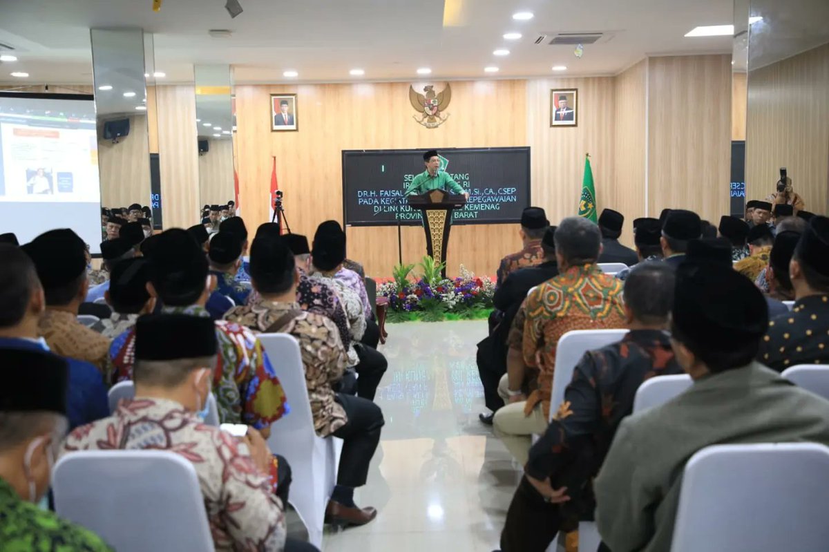 Inspektur Jenderal, Faisal, melakukan pembinaan pegawai di lingkungan Kantor Wilayah Kementerian Agama Provinsi Jawa Barat pada Jumat (30/9/2022).