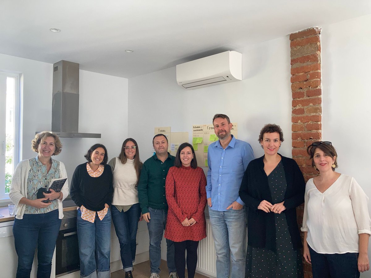 5 de nuestros psicólogos junto a <a href="/SDI_Muenchen/">SDI München</a>, <a href="/druizdelarbol/">Diego Ruiz del Árbol</a> y <a href="/cris_nvs/">Cristina Navas</a> hemos discutido qué debería contener una formación en migración para psicólogos/as. Esta se materializará en los próximos meses en el proyecto #MentesMigrantes.

#saludmental #migración