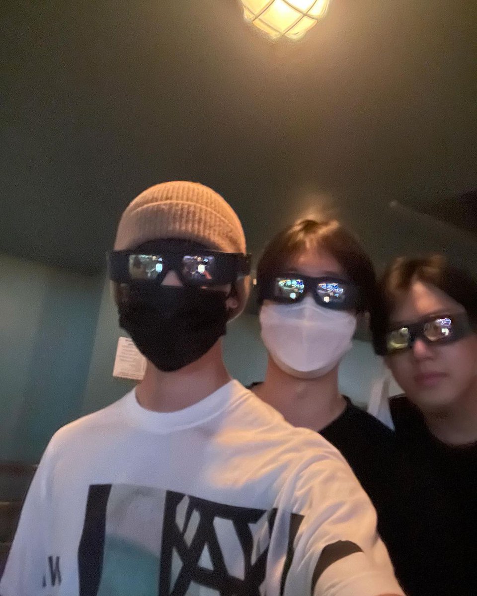 leehyunjunpics's tweet photo. 220930 [Hyunjun IG Post] 😎😎
#IZ #아이즈 #HYUNJUN #현준 #ILUV #kband https://t.co/p7DOf5NFqP