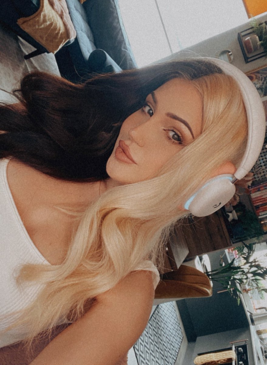 djarii on Twitter: "Live http://twitch.tv/djarii 💛"