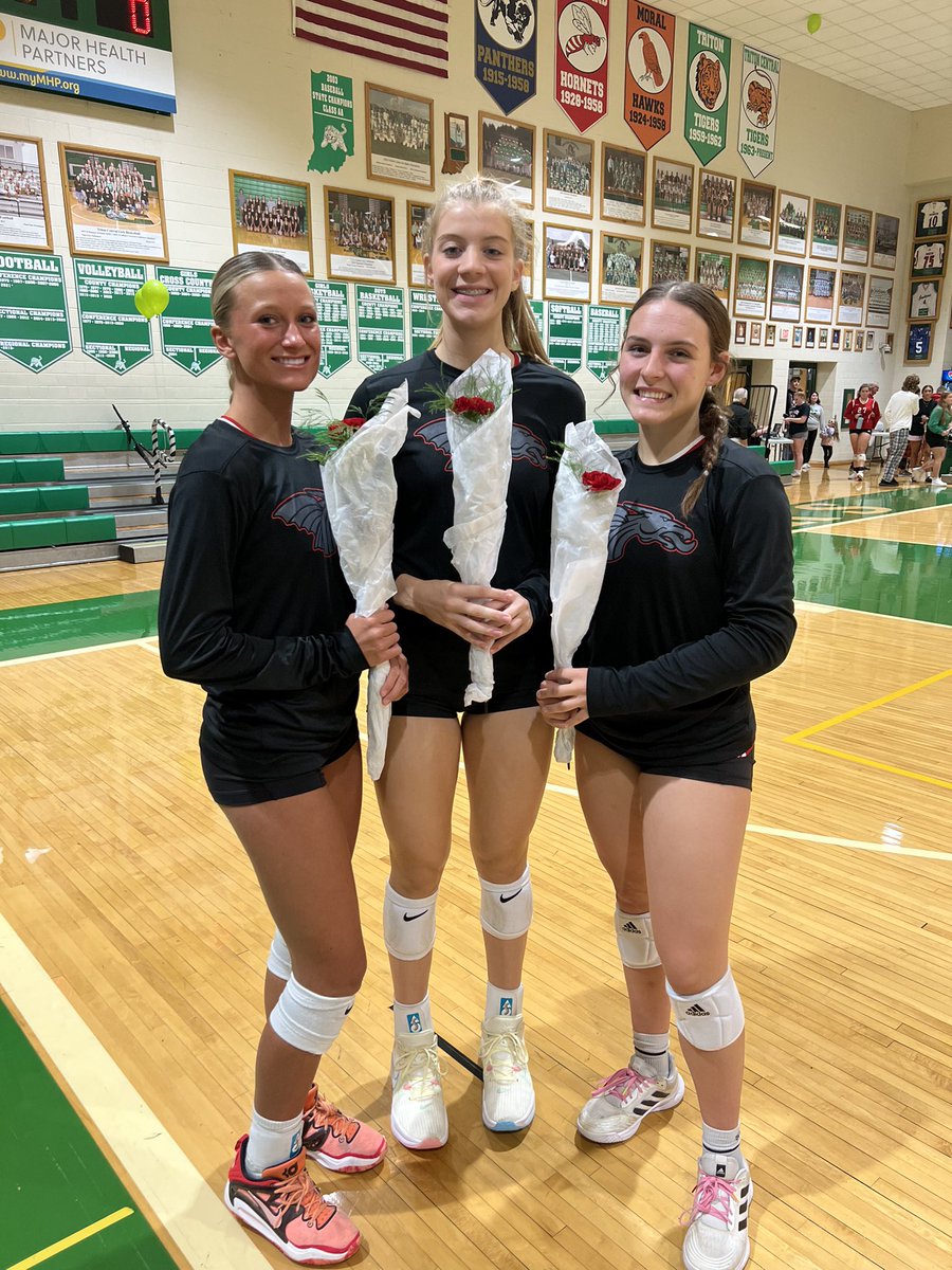 NPHS_Volleyball's tweet photo. Our seniors ❤️ https://t.co/s9pelonjVz