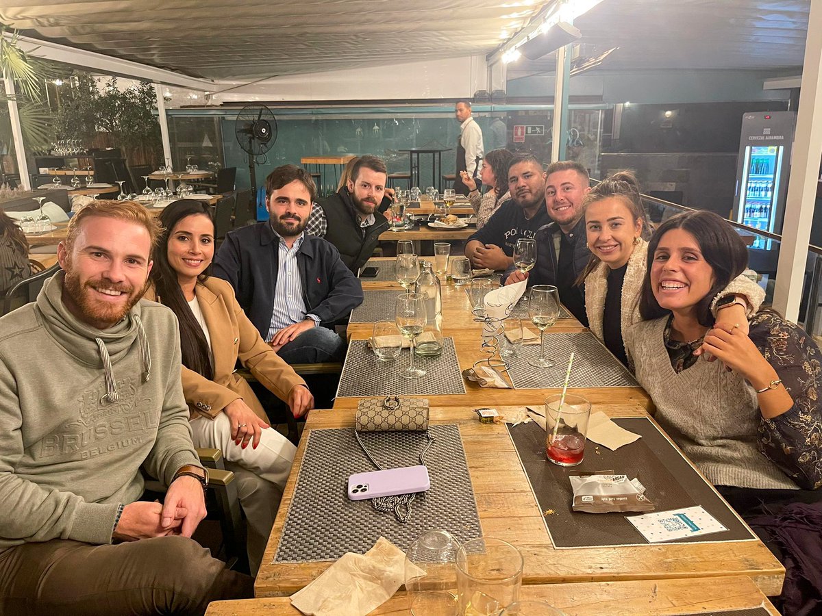 Pjuniormadrid's tweet photo. Ayer tuvimos nuestro #afterwork del mes de septiembre. @DavidAbellan88  @kevinLimayCarre @kevinpuntocom @_martadelarica 

#logistic #transportemarítimo #transporte #propellerclub #propellermadrid https://t.co/EMeJnxKm44