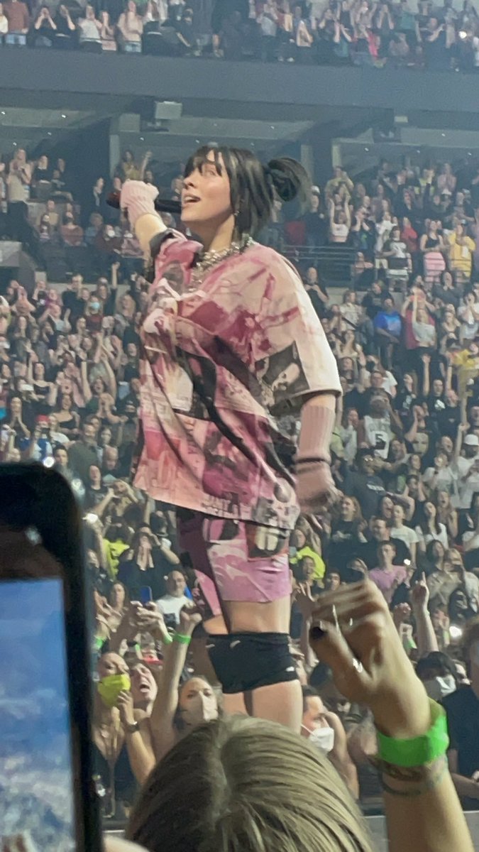 graylessmoon's tweet photo. #HTETourMemories #HTEOmaha i’ve grown so much over this tour and i’m so glad it all went so well! 🤍 i hope to see billie in omaha in the future once again. https://t.co/Yk1awQsDF5