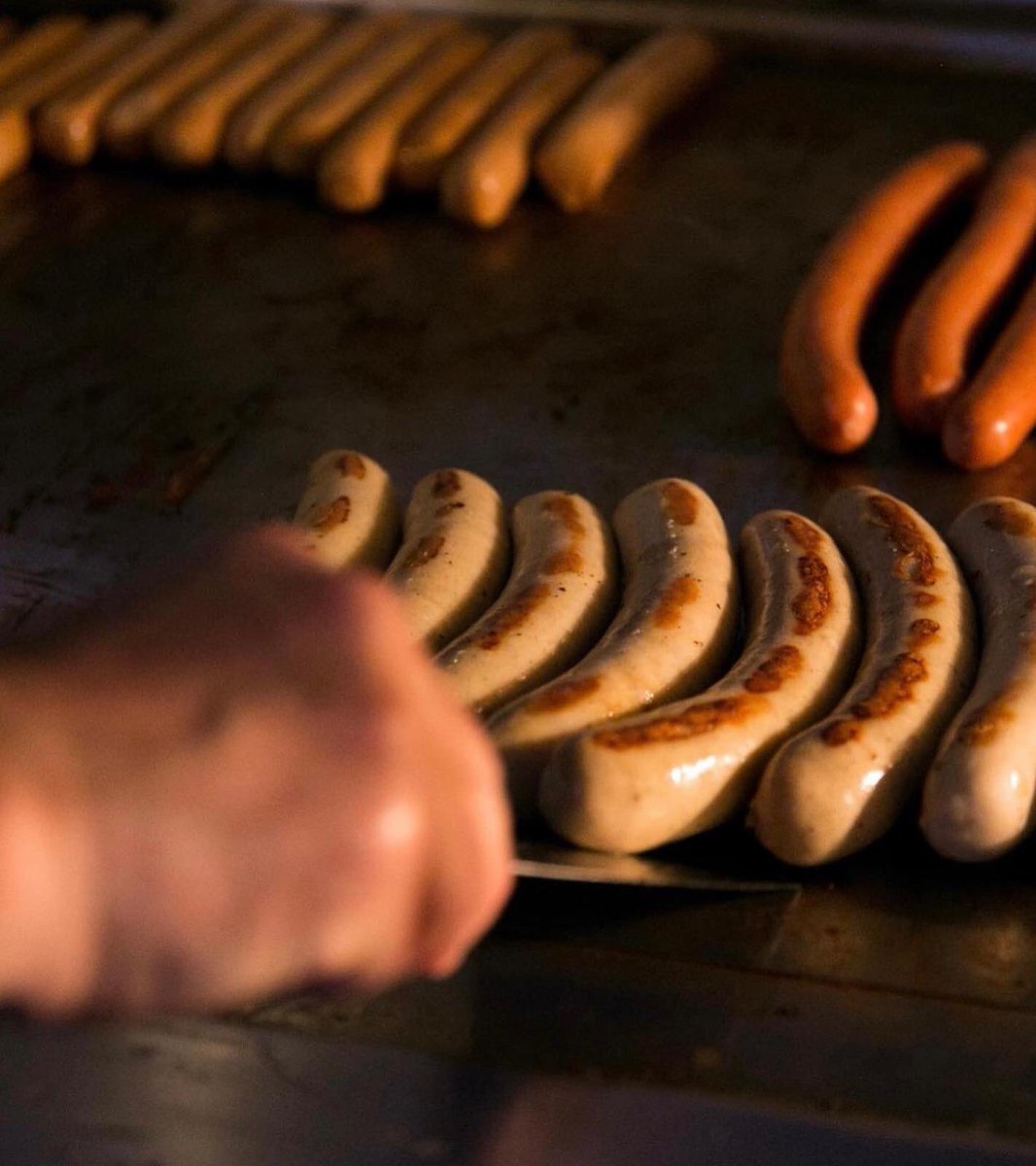 COSERAL's tweet photo. Este finde nos vemos en #Biergarten del #PobleEspanyol.
Ven y encontrarás una gran selección de #cervezas 🍻 para acompañar unos deliciosos #Frankfurt, #Brawrust, , Currywurst...🌭
#Biergarten #Barcelona #Cerveza #Frankfurt #FiestaDeLaCerveza #Coseral #Beer #SanMiguel https://t.co/gqRAHDb1GR