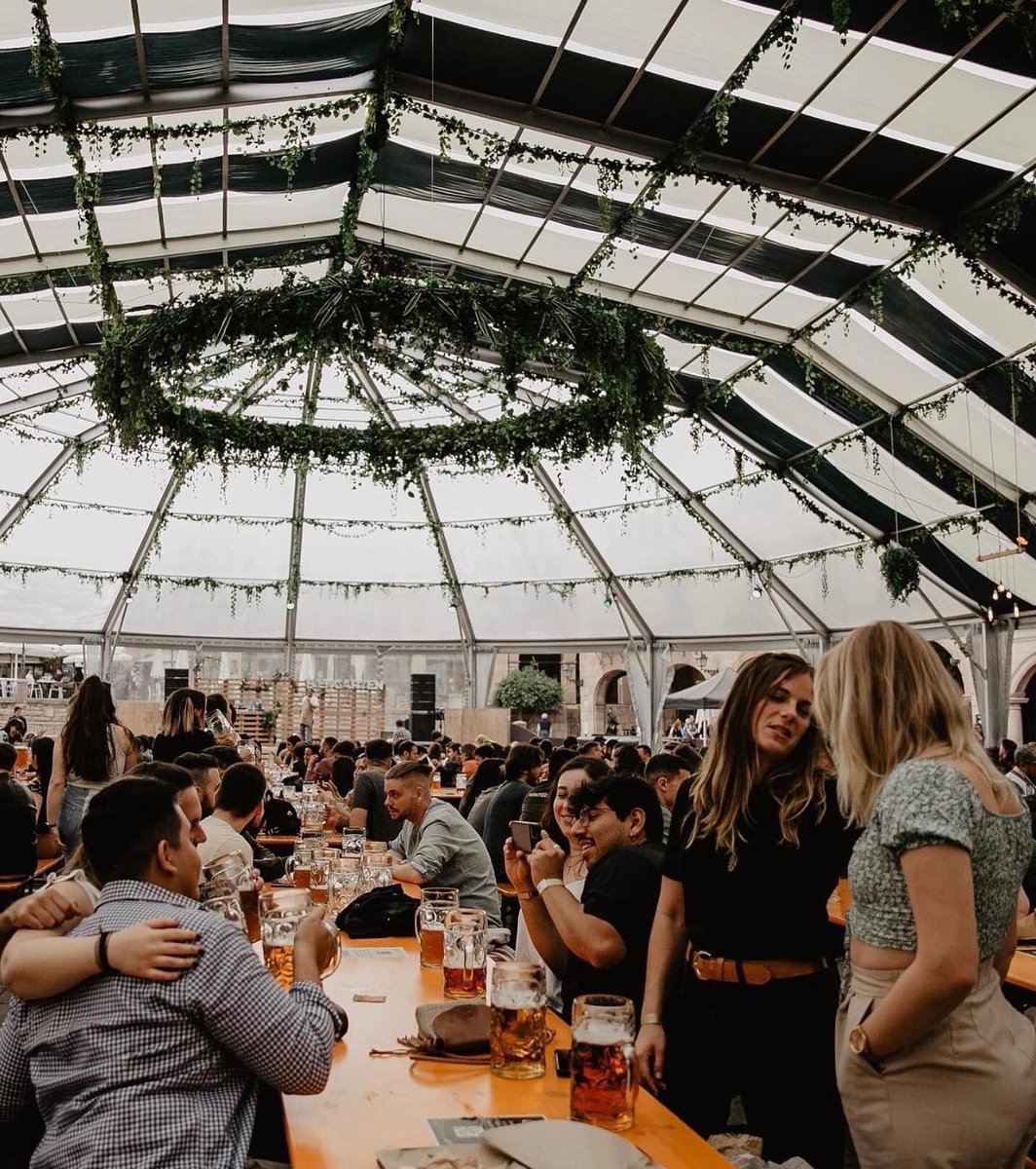 COSERAL's tweet photo. Este finde nos vemos en #Biergarten del #PobleEspanyol.
Ven y encontrarás una gran selección de #cervezas 🍻 para acompañar unos deliciosos #Frankfurt, #Brawrust, , Currywurst...🌭
#Biergarten #Barcelona #Cerveza #Frankfurt #FiestaDeLaCerveza #Coseral #Beer #SanMiguel https://t.co/gqRAHDb1GR