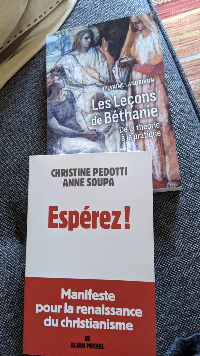 De retour de la librairie avec la team catho-féministe dans mon sac 😬🤘
<a href="/ToutesApotres/">Toutes Apôtres !</a> <a href="/SLandrivon/">Sylvaine Landrivon</a> <a href="/anne_soupa/">anne soupa</a> @PedottiC