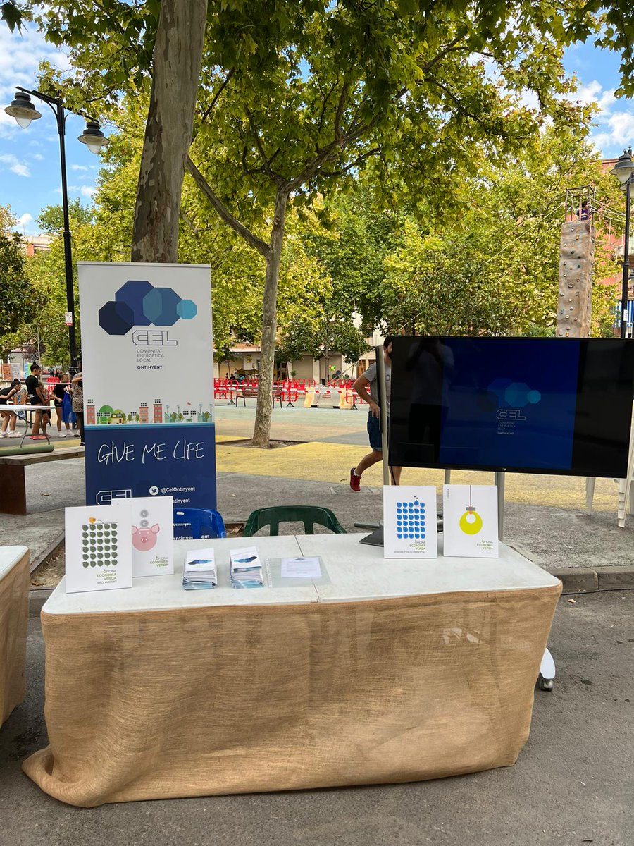 Vam participar en el Park(ing) Day d'Ontinyent, dins de la setmana de la Mobilitat d'Ontinyent!♻️

Vam tindre un espai en el que vam informar i explicar què és la #CEL d’Ontinyent i els beneficis de l’#Autoconsum #Col·lectiu

Gràcies a tots els interessats en la CEL😊

Seguim! 💪