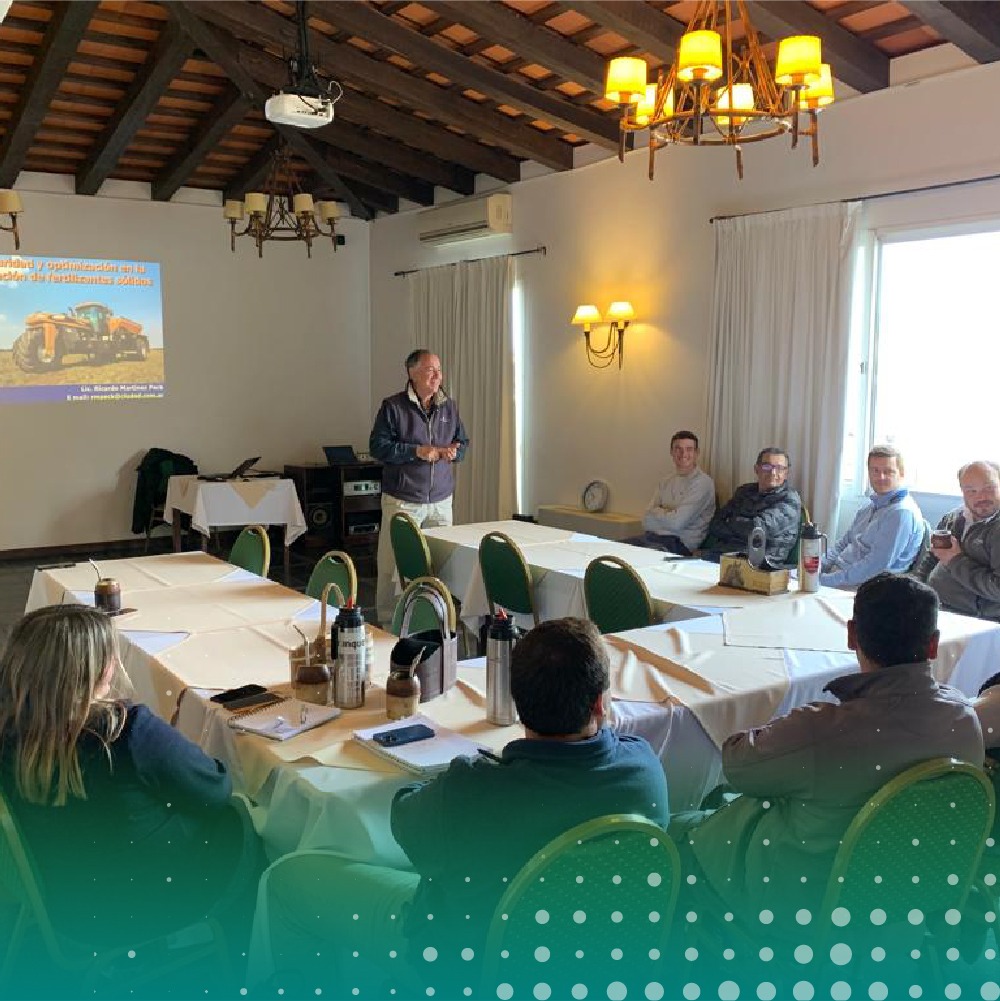 NutrienUruguay's tweet photo. Gracias a todos los que participaron de la Capacitación de Riesgos en el uso de Maquinaria Agrícola. 

Seguimos aprendiendo para ofrecer el mejor servicio. https://t.co/JDFKZa0cNJ