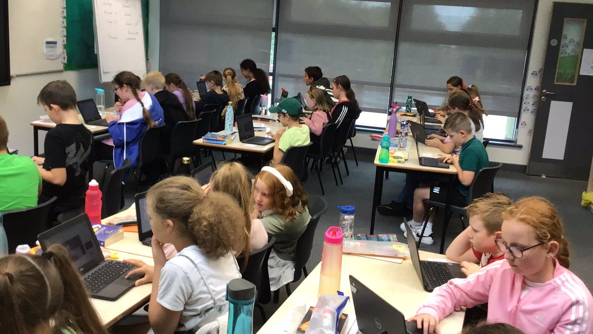 DPSclass8's tweet photo. Class 8 practising making presentations on the chromebooks #dps_computing https://t.co/Cxy77kqxcG