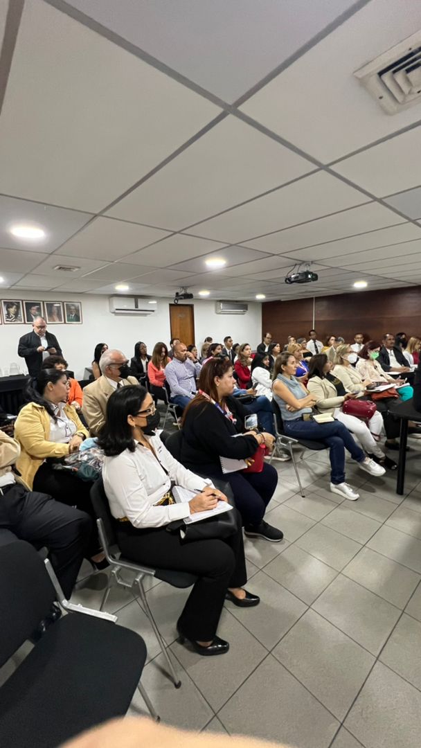 EspacioArbitral's tweet photo. Nuestro Director General, acompañado por algunos de nuestros árbitros, compartieron ayer en la Cámara Inmobiliaria Metropolitana una amena charla sobre las ventajas y beneficios de las cláusulas arbitrales en los contratos de arrendamiento. https://t.co/shgG352Aym