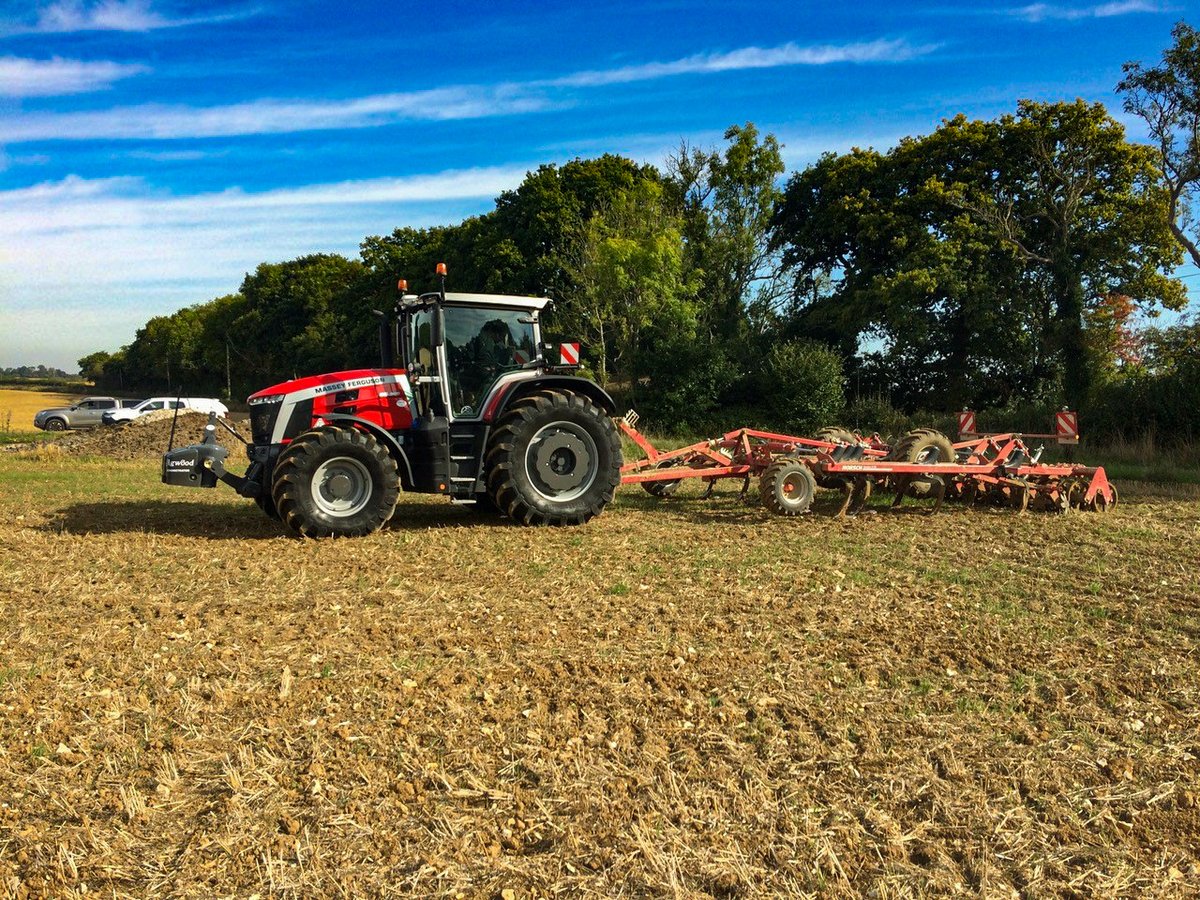 Out on demo last week was the powerful Massey Ferguson 8S.305 dyna-VT  🚜💨

Want to know more?
Contact our sales team today 👉 agwood.co.uk 

#agwood #demo #tractor #farminguk #massey #cultivation #agriculture #borntofarm