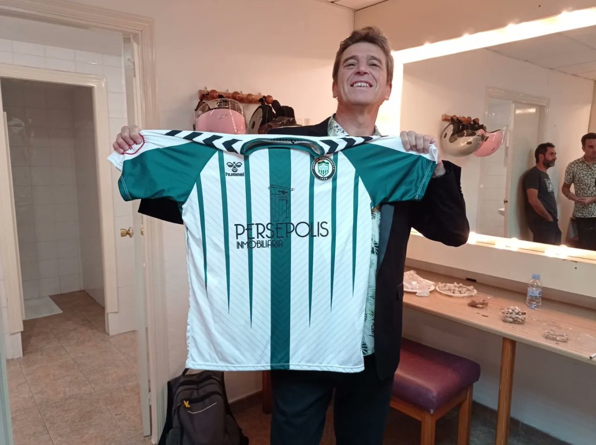 ➡ Desde el club agradecemos a Javier Ojeda y a Danza invisible su colaboración con el club, y por mostrar nuestras camisetas en su espectacular concierto de anoche en la feria de #torremolinos.

Sois grandes!!

#somosverdes #JuventudTorremolinos #deporte #fútbol #feria #afición