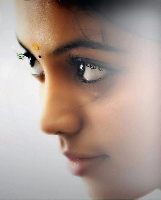 panimalar125's tweet photo. உன் வார்த்தைகளை விட நான் நம்புவது உன் விழிகளையே. 
நீ சொல்லும் சொற்களில் பொய்கள் கலந்து இருக்கலாம் ஆனால் உன் விழிகள் என்றுமே என்னிடம் பொய் உரைக்காது https://t.co/x5DloTnfq1