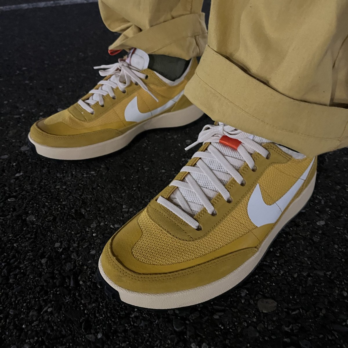 jumpman_forever's tweet photo. @takeMJtoyo 今月の1足は
NIKE X TOM SACHS GENERAL PURPOSE SHOE ‘DARK SULFUR’
このタイミングでハイテクから遠く離れた靴を出すセンスに痺れました
クッション全然ないけど、履いてて楽しいです🎃
#月刊スニーカーEXPO https://t.co/rgjK3s7xa4