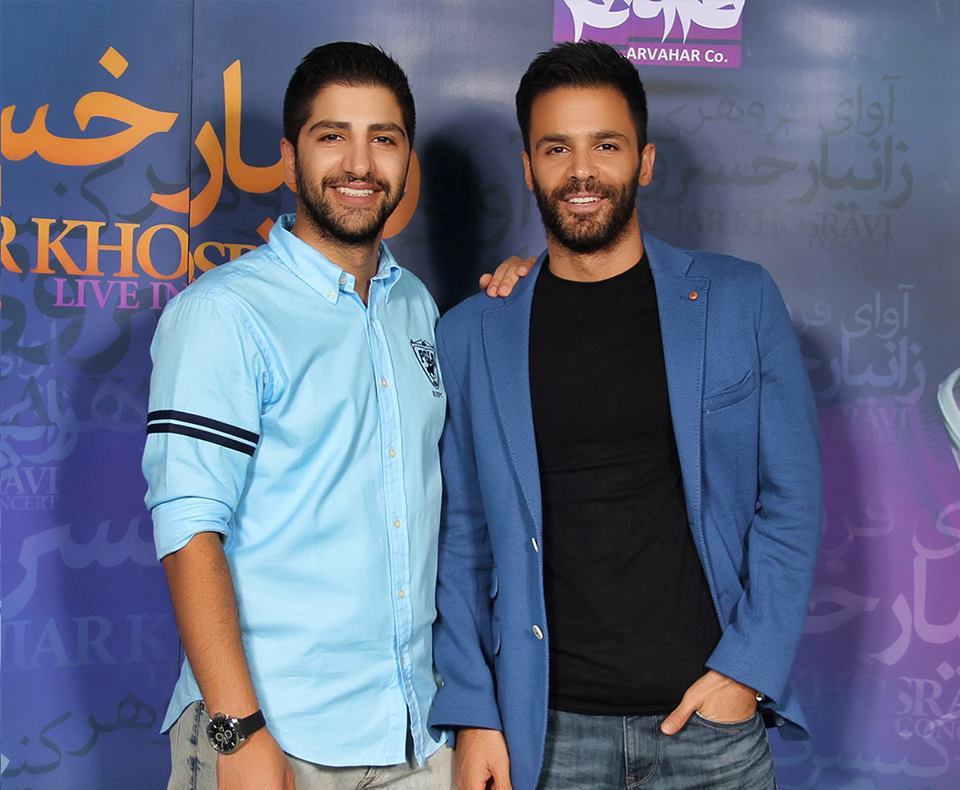 سیروان و زانیار خسروی بازداشت شدند

در ادامه روند بازداشت سلبریتی‌ها در روزهای اخیر، براساس خبر برخی منابع غیررسمی سیروان و زانیار خسروی هم بازداشت شدند.
ساعتی پیش صفحه اینستاگرام این دو خواننده از دسترس خارج شد.