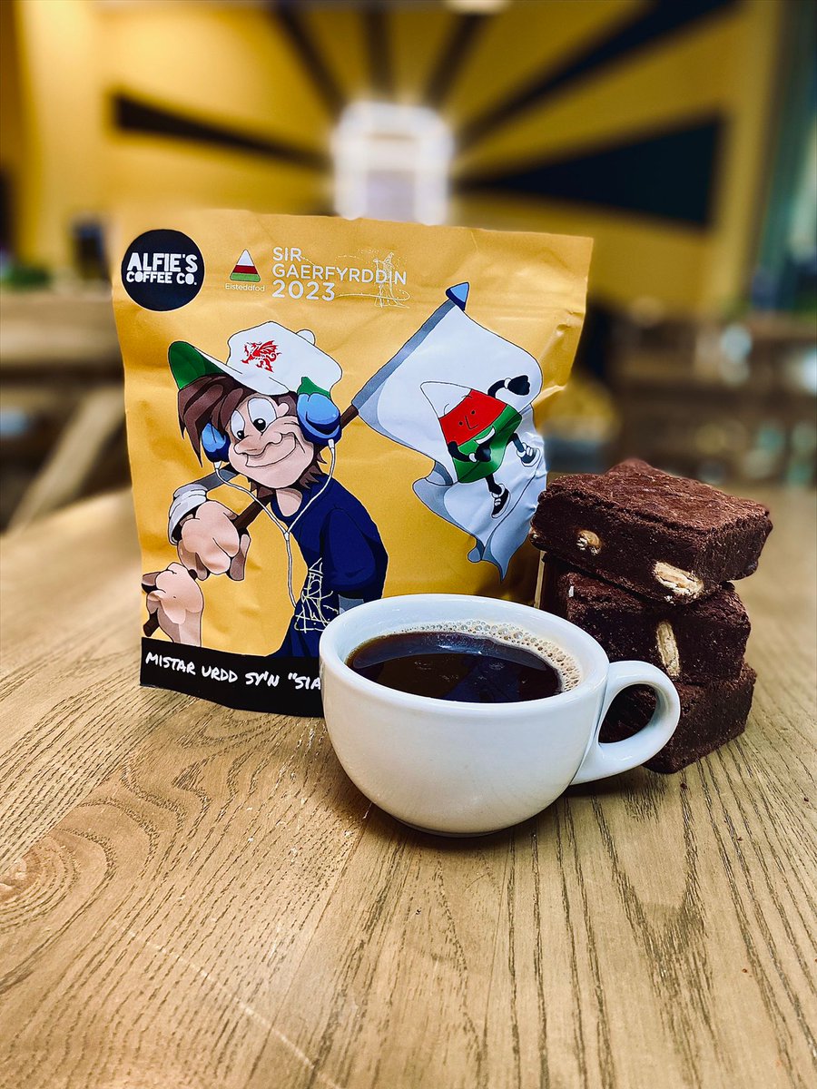 'Rhost yr Urdd' wedi bod yn boblogaidd iawn wythnos yma!

Cofiwch alw mewn i <a href="/caffir_atom/">Caffi'r Atom</a> i brynu coffi i fynd neu bag coffi ☕

#coffi #rhostyrurdd #eisteddfod 

<a href="/alfiescoffeeco/">Alfie’s Coffee Co.</a> <a href="/UrddMyrddin/">Urdd Myrddin</a> <a href="/drindoddewisant/">Drindod Dewi Sant</a> <a href="/yr_egin/">Canolfan S4C Yr Egin</a> <a href="/eisteddfod/">eisteddfod</a>