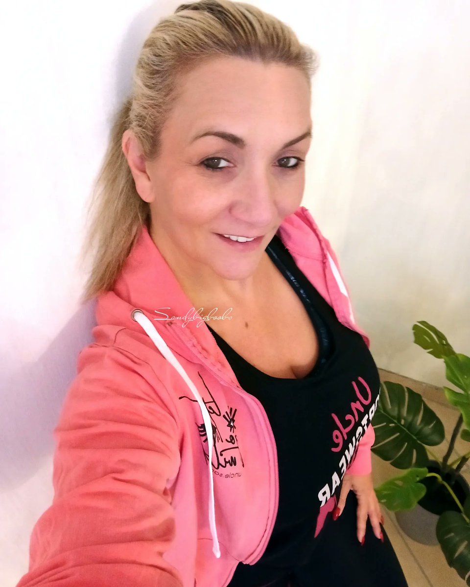 💗🖤💗🖤💗🖤💗🖤💗
Ready for my zumbaclass
💗🖤💗🖤💗🖤💗🖤💗
🎶🎵🎶💃🏼💃🏼💃🏼
#sport #FitnessMotivation 
#FridayMotivation #health
#sportswear #fitnessoutfit
#zumbaoutfit 
💗🖤💗🖤💗🖤💗🖤💗