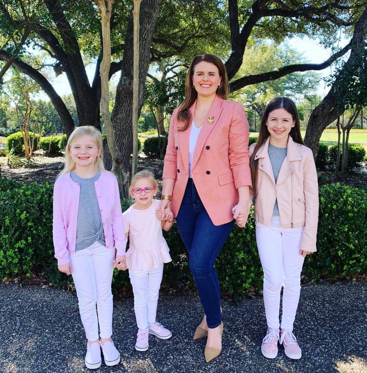 Our Chief Optimist: @hannahnokes helps business leaders turn “love into action,” designing social impact strategies to drive profitability. Hannah has led corporate social responsibility for global corporations and founded an impact collaborative of companies in Austin, Texas.