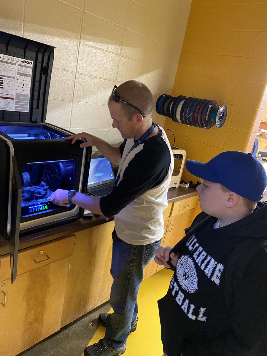 edUcation_frwd's tweet photo. When you’re firing up the “plastics” early in the morning, you know we are ready to get it going BIG 🔋🔋🔋

ALL DAY… EVERY DAY 🚀 🚀🚀

@STEM_Saratoga #3d #3Dprinter #3Dprint #3Dprinting #STEM #STEMforward #PBL #CBE #ProjectBasedLearning #TGIF https://t.co/v7A4Ntfdg2