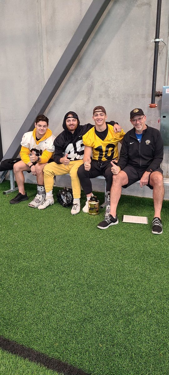 At <a href="/WlooFTB/">Waterloo Warriors Football</a> practice this morning for a team pep talk. They are READY for UofT tomorrow.
GO Warriors !
@UWscidean <a href="/uwaterlooalumni/">UWaterloo Alumni</a> <a href="/UWaterloo/">University of Waterloo</a>