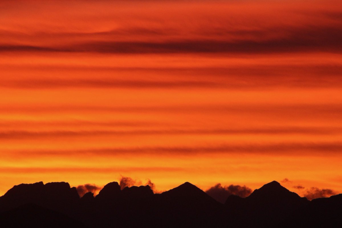 Greeneyedkiwi2's tweet photo. @Chris_ik_photos #dragonsteeth
#kahuranginationalpark
#orangesky
#aotearoa https://t.co/OfZeCCGuWJ