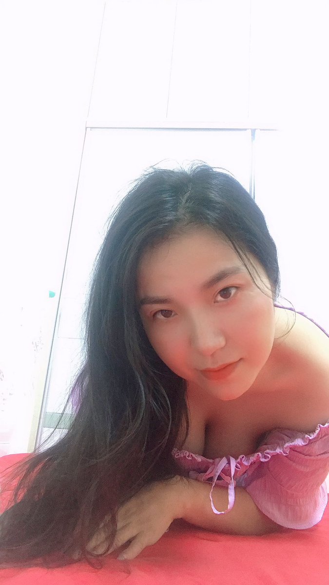 晚上好啊  好久没发推了哦   还有人嘛？