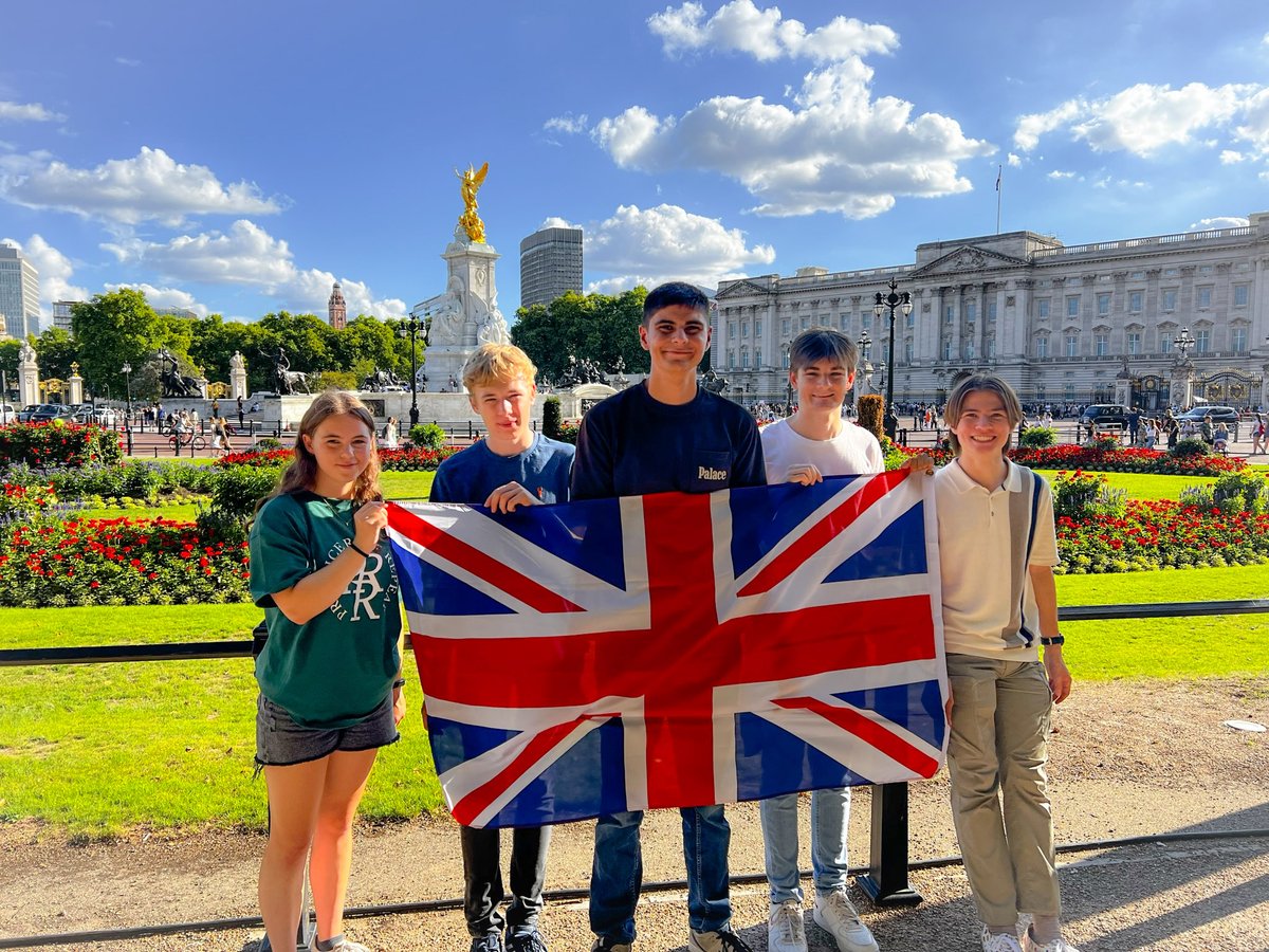 CollyersHorsham's tweet image. We’re feeling very proud of Collyer’s roboticists who will be representing the UK at the 2022 FIRST Global Challenge in Geneva next month. Read the full story here: collyers.ac.uk/collyers-to-re…