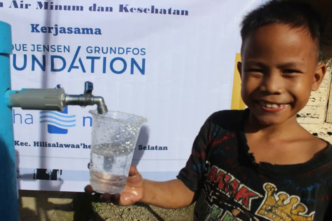 way_mitra's tweet photo. Rafli Laia bersama 500 penduduk Desa Talio Nias Indonesia telah mendapatkan akses air sehat yang menjadi bagian dari safe water program kerja sama @PDJF_dk dengan @water_mission /@waha_mitra #waterbuilds #hope https://t.co/tBcwKvIz3u